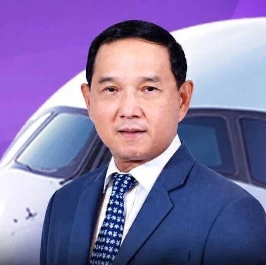 泰国航空总裁被停职!5600件行李困在机场,女乘客站上椅子“救场”