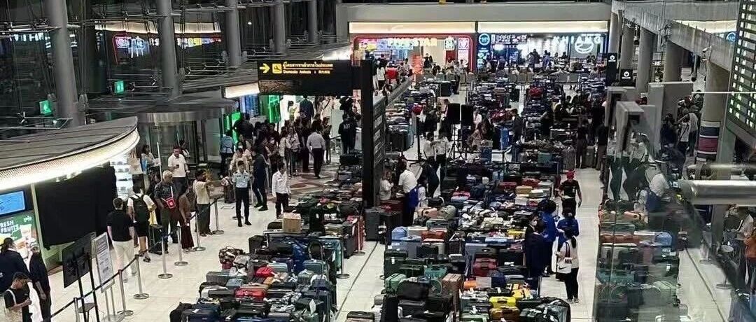 你的行李找到了吗?5600件滞留机场,泰航这次为何“乱成一团”?
