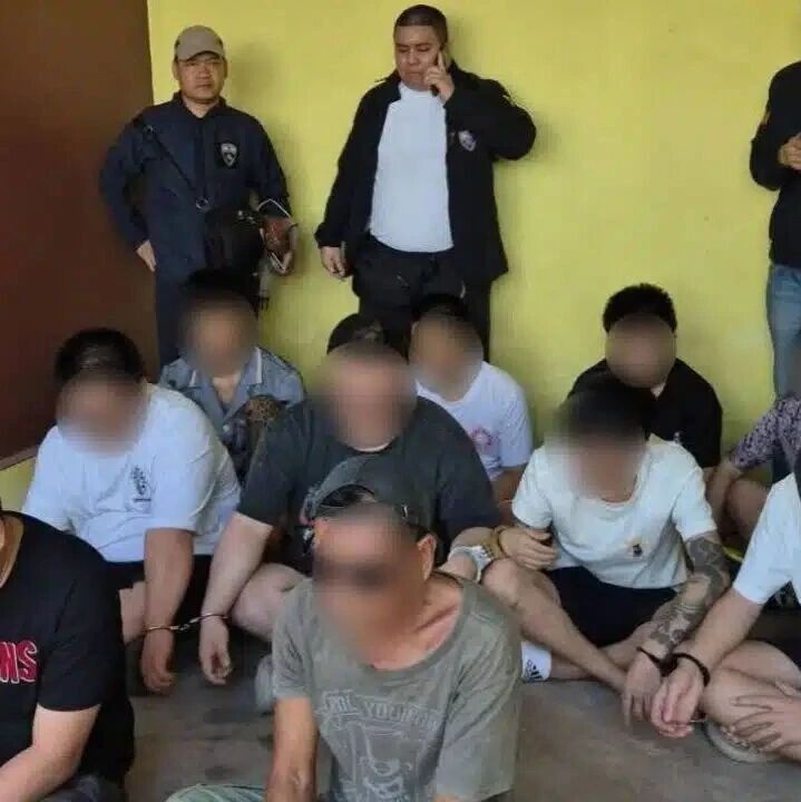 泰国廊开移民警察抓获两名偷渡协助者 八名中国公民非法入境被拘