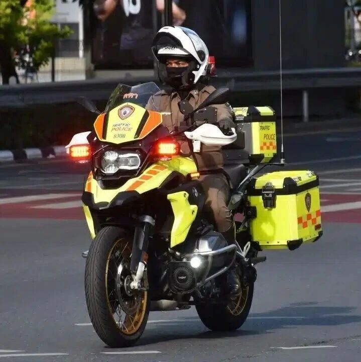 泰国交警执法变了!必须露脸、不准“埋伏抓车”,轻微初犯先警告