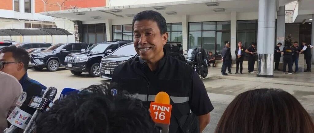 曼谷暴雨积水渐退 市长宣布学校停课居家办公 素万那普机场行李延误