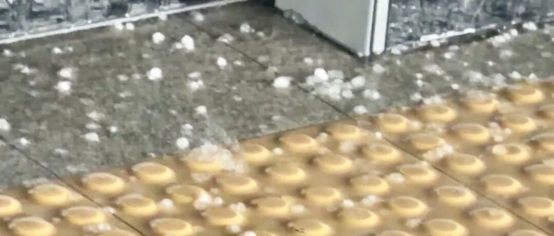 罕见,曼谷多地突降冰雹!10月5日起还要下大雨