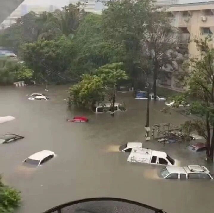 曼谷暴雨成灾!全市50区列灾害区,机场航班运行严重受影响