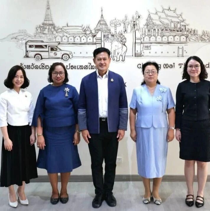 中国驻清迈代总领事李晶拜会新任清迈省长托萨蓬
