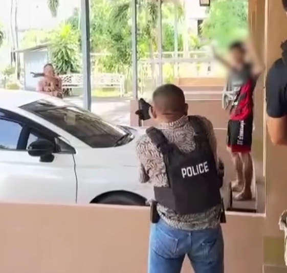 泰国最淡定杀人犯:开着直播刷着牙,等着警察上门抓! 图片 26