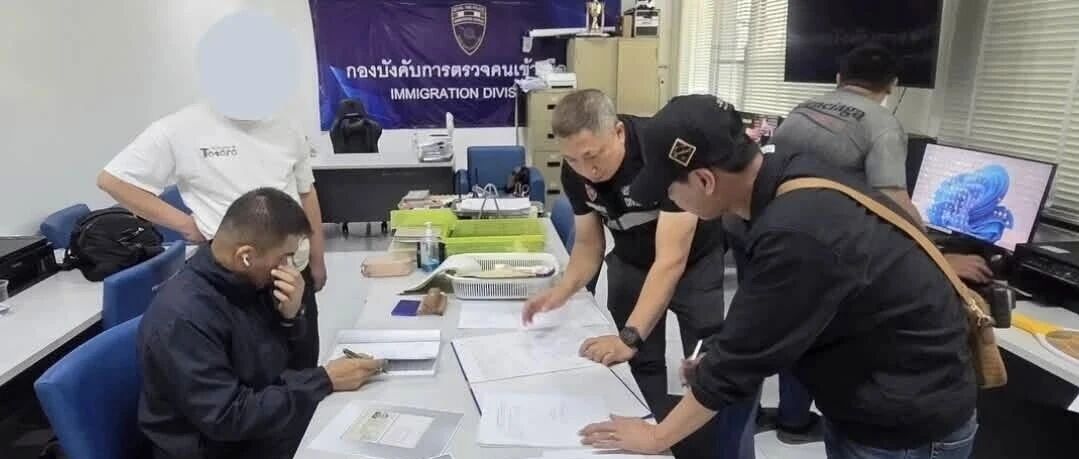 第五区移民厅稽查局在清迈沙拉披县逮捕了一名被上海警方因欺诈和贩卖人口罪通缉的中国籍男子