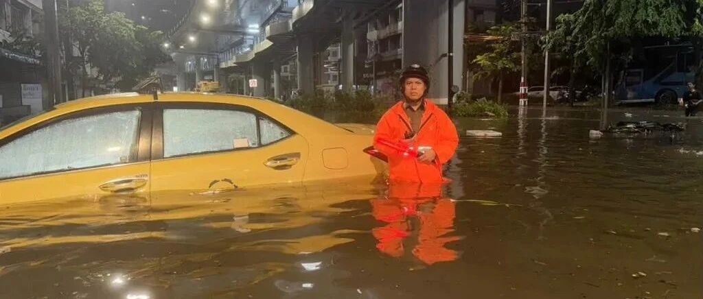 曼谷全市宣布为洪水灾区 强降雨致18条道路封闭