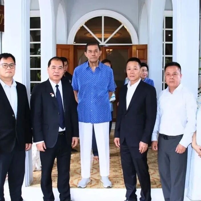 泰国温州商会祝贺泰中友好协会会长功·塔帕朗西八十一华诞