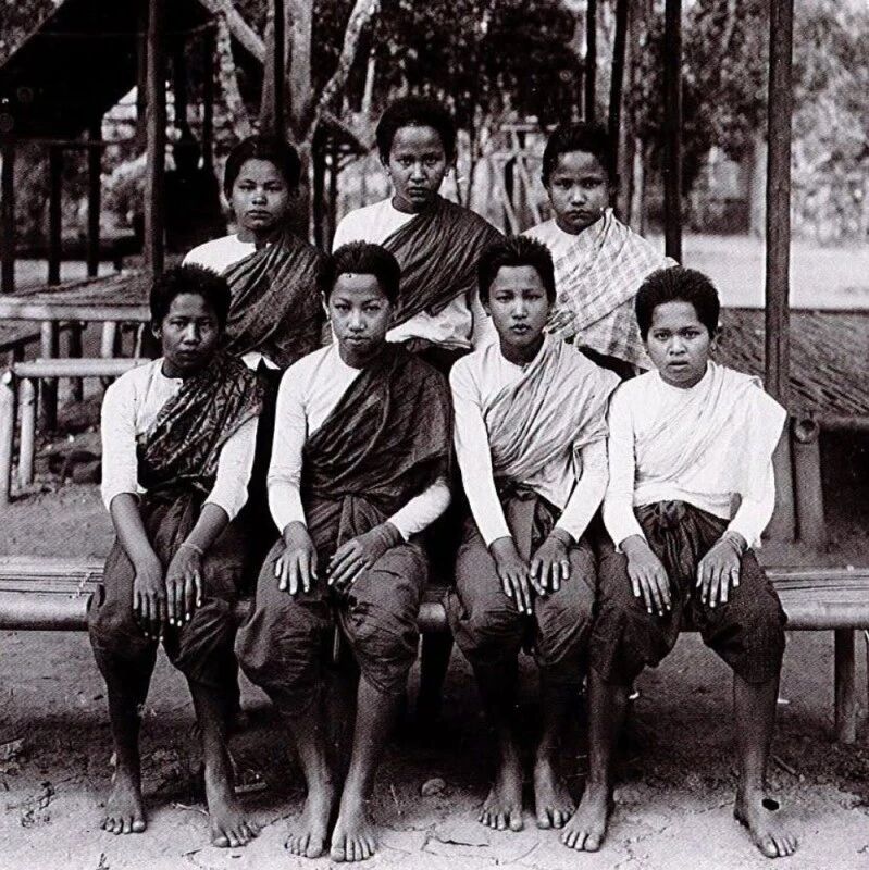 泰国120年前老照片被标为高棉服饰 泰文化部要求柬主办方纠正道歉