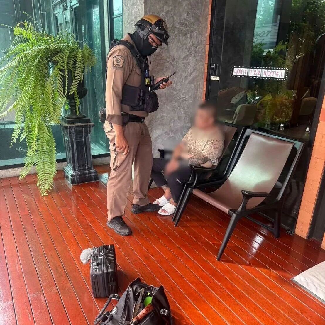 50岁中国男子在曼谷被抓!包里有枪,逾期居留586天