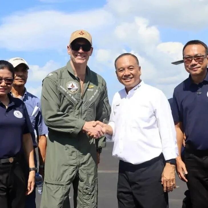美国航母停靠普吉 约5000名水兵登岸休假