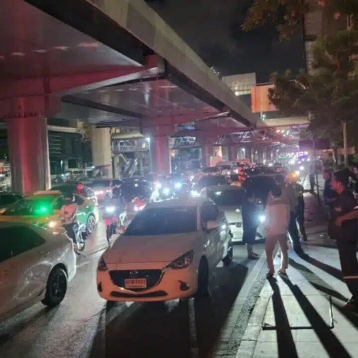 曼谷高架桥施工沥青坠落 73名车主报案索赔