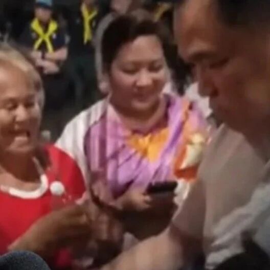 阿努廷未预告赴曼谷赛迈灾区 现场向居民每人发1000泰铢引争议