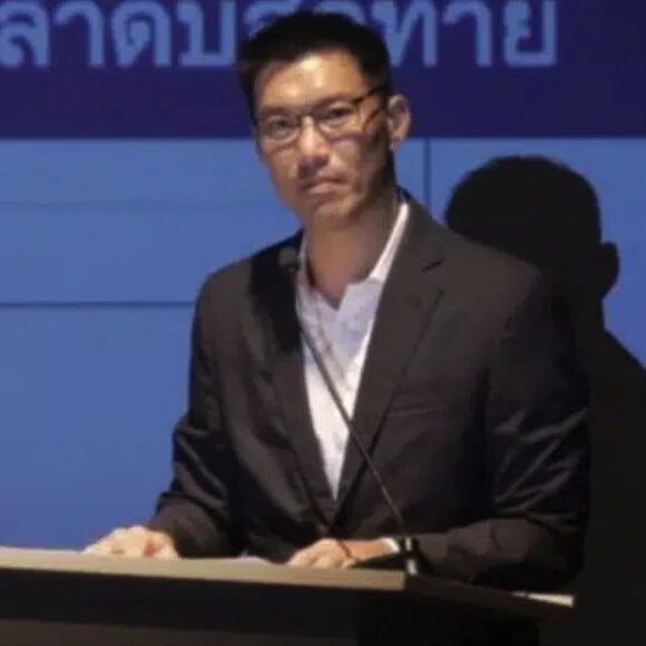 塔纳通称政变拖累泰国增长:二十年三部宪法十位总理,四项军产建议