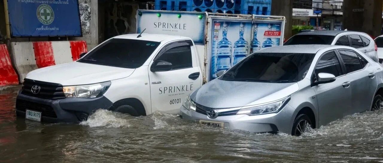 曼谷暴雨持续一整天多地积水 气象局发布强降雨预警