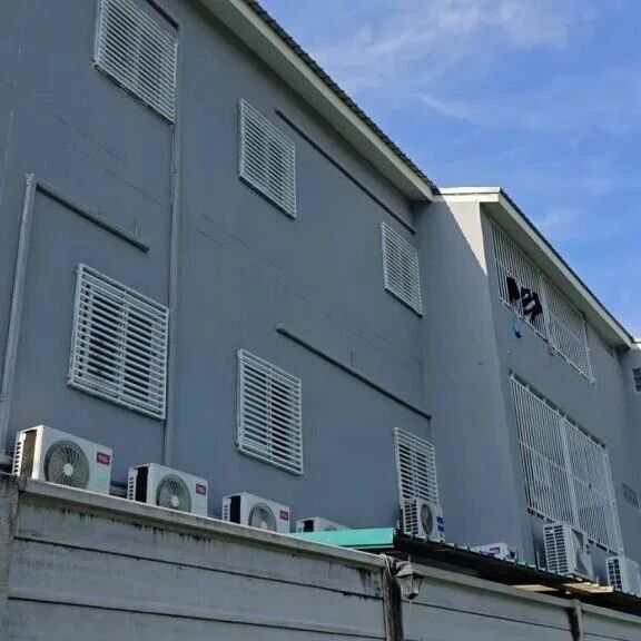泰国暖武里府一护理中心被查:许可9床却住83人,超收74人
