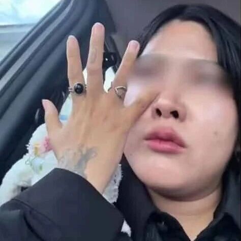 泰国女子被骗后报警,却哭着离开警局:她称一名警员睡觉,另一名打游戏
