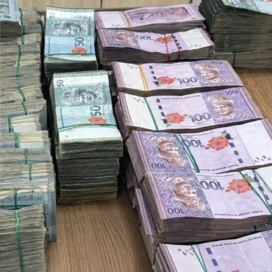 宋卡口岸查获车内八十七万林吉特现金,马来西亚男子被扣