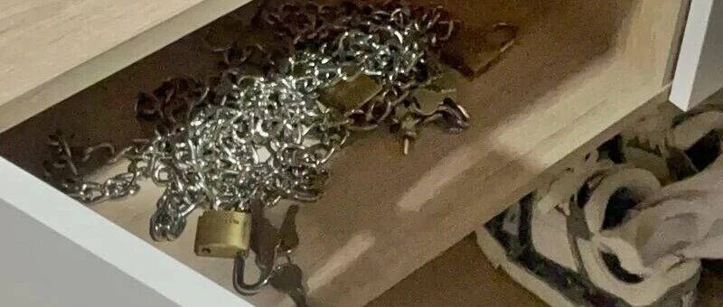 3名中国女子发微信求救!泰警突袭救人,现场发现铁链等器具……