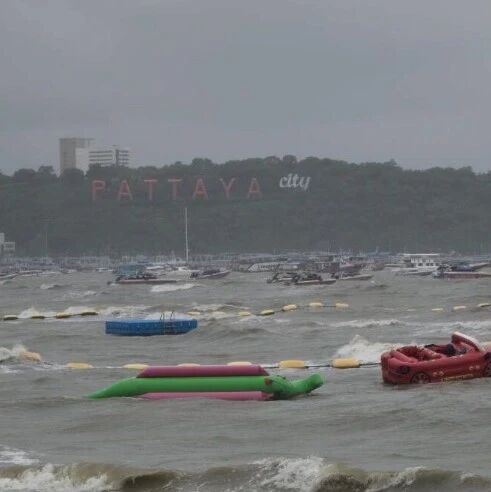 芭提雅海域恶劣天气升红旗警报 6艘船沉没暂禁出海