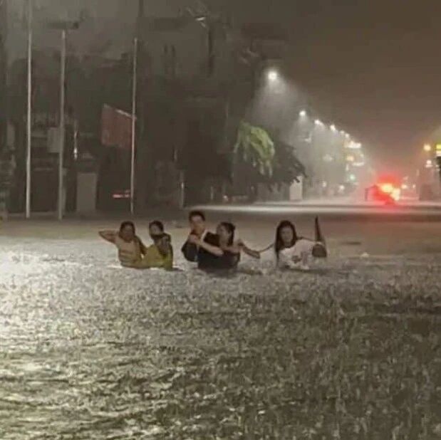 芭提雅暴雨成灾 有外籍游客被洪水冲走失踪