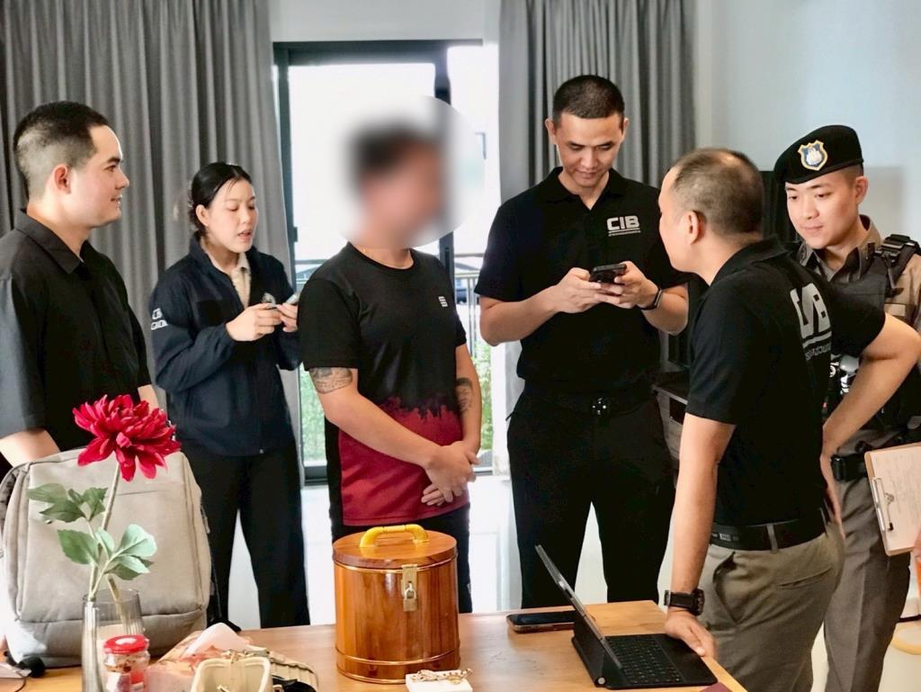 涉案120亿泰铢！39岁中国男子藏身泰国豪宅，警方查出5国证件资料 图片 9